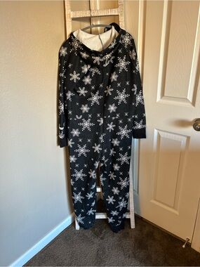 Fabletics Black and White Snowflake Men’s One-Piece Pajama